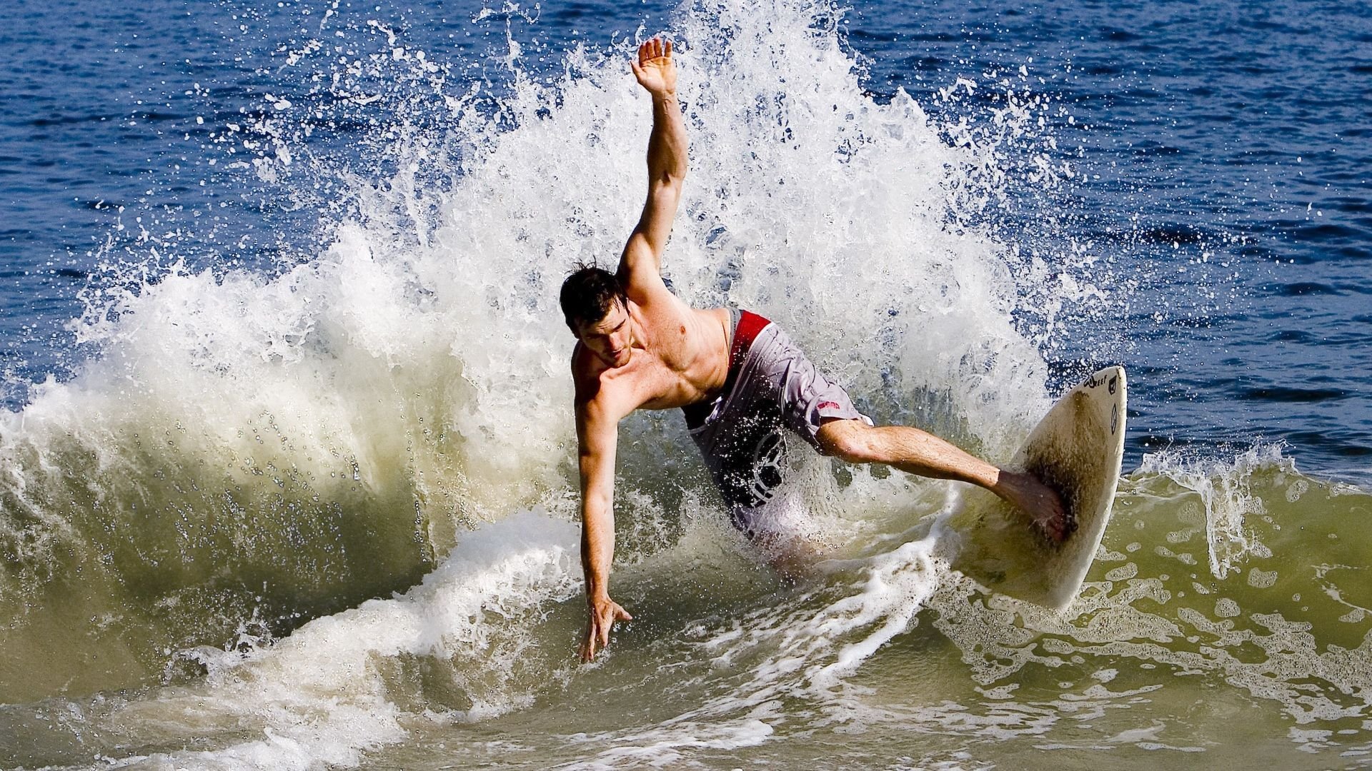 九游官网pc-德甲策划巧妙：战术变革带来无限惊喜！，德甲格局